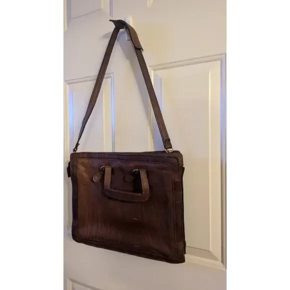 Vintage brown leather messenger bag by Diana. Two separate zip compartments, - Picture 2 of 13